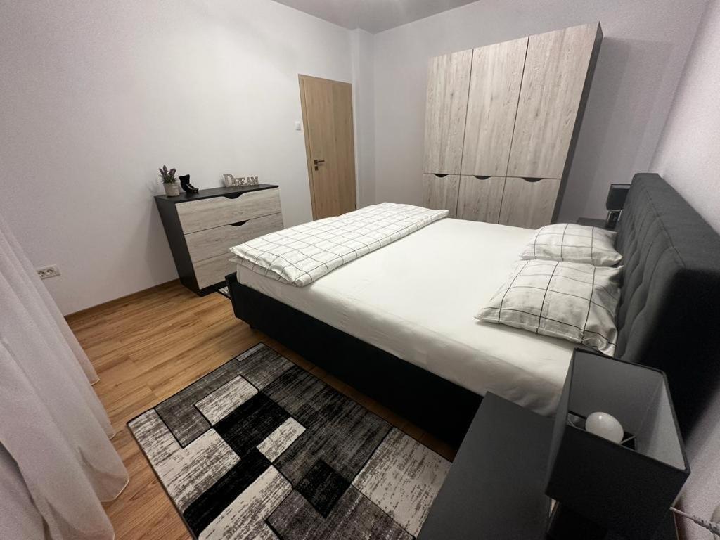 Emanuela Apartments Pecica Eksteriør bilde